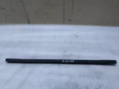 Уплотнитель стекла двери Ford Focus