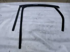 Уплотнитель стекла двери Ford Focus