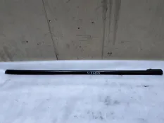 Уплотнитель стекла двери Ford Focus