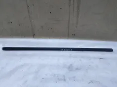 Уплотнитель стекла двери Ford Focus