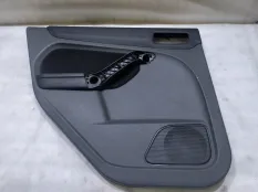 Обшивка двери Ford Focus 2