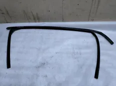 Уплотнитель стекла двери Ford Focus