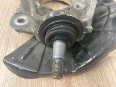 Кулак поворотный передний правый JEEP Cherokee KL