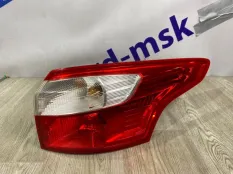 Задний фонарь правый FORD FOCUS 3 УНИВЕРСАЛ 2013