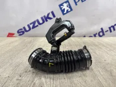 Патрубок воздушного фильтра правый INFINITI G37