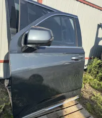 Дверь водительская Cadilla 135922