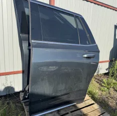 Дверь задняя левая Cadillac 135928