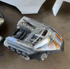 Фара левая GMC Sierra 2019-2022 85 136108