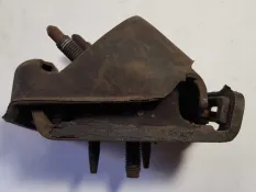 Опора двигателя правая Ford Explorer 4 2006-2010 102644