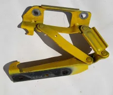 Петля капота правая Chevrolet Camaro 2009-2 104309