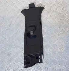 Обшивка центральной стойки верхняя правая F 106561