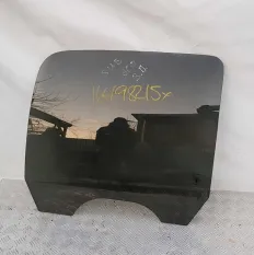 Стекло двери задней правой Chevrolet Suburb 111723