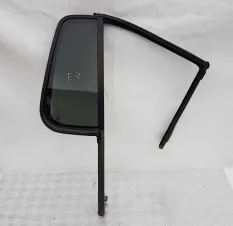 Стекло/Форточка двери задней правой с уплот 111794