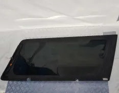 Стекло задней форточки левое Ford Expeditio 110293