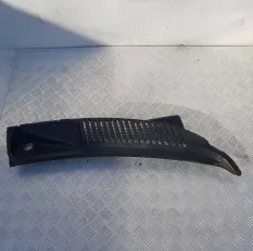 Планка/Жабо под лобовое стекло правая Ford  113410