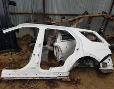 Четверть задняя левая с центральной стойкой 116244