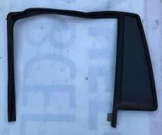 Форточка задней двери л 121912
