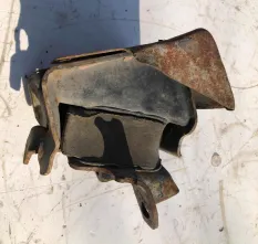 Опора двигателя правая  125754