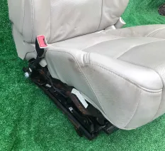 Сиденье водительское Cad 127517
