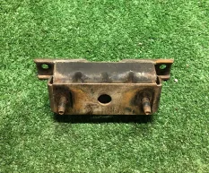 Опора АКПП Chevrolet Tahoe / Escal 131412