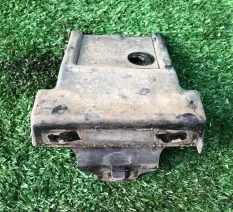 Кронштейн бампера пере 128841