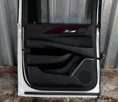 Обшивка задней левой двери (ESV) Cadillac Escalade 2015-2020 84352001 ; 23271064 ; 23331057 ; 23257837 ; 23493560 132609