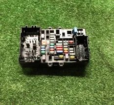 Блок предохранителей салонный торпедо правый Chevrolet Tahoe / Escalade 2015 23200661 131585