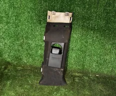 Накладка стойки верхня 133841