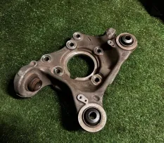 Поворотный кулак задни 133315