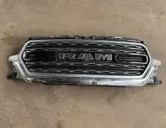 Решетка радиатора Dodge Ram 136258
