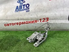 Петля капота Mercedes CLA180 2017 A1178800128 X117 270.910, левая