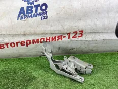 Петля капота Mercedes CLA180 2017 A1178800228 X117 270.910, правая