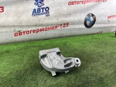 Кронштейн двигателя Mercedes GLE350 2016 A6422234204 C292 642.826, правый