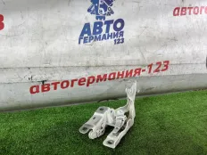 Петля капота Mercedes GLA250 2014 1768800328 X156 270.920, левая