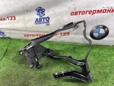 Кронштейн фары Mercedes E300 2013 2126200500 W212 642.852, передний левый