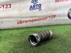 Патрубок интеркулера BMW X5 2016 7823236 F15 N57D30A, правый