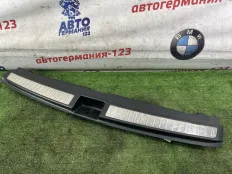 Накладка замка багажника Mercedes ML350 2012 1666900041 W166 642.826