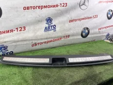 Накладка замка багажника Mercedes ML350 2012 1666900041 W166 642.826