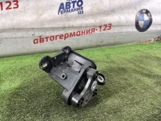 Кронштейн блока ABS Mercedes E300 2013 2124301810 W212 642.852