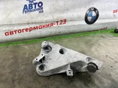 Кронштейн двигателя BMW X5 2015 6859785 F15 N57D30A, левый