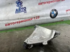 Кронштейн двигателя BMW X5 2015 6864614 F15 N57D30A, правый