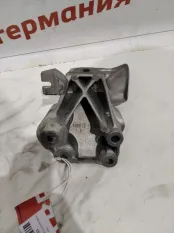 Кронштейн двс BMW 116 2012 22116788607 F20 N13B16A, левый
