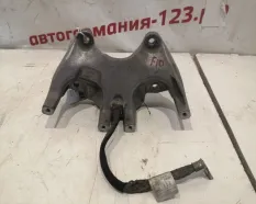 Кронштейн кпп BMW 523 2011 22326777611 F10
