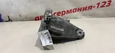 Опора двигателя Mercedes C180 2011 A2712232704 W204 271.820, левая