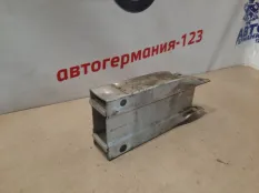 Кронштейн усилителя бампера Mercedes C180 2012 A2046201195 C204 271.820, передний левый