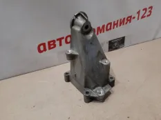 Опора двигателя Mercedes C180 2012 A2712232704 C204 271.820, левая