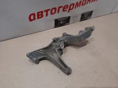 Кронштейн Mercedes C180 2012 A2711410840 C204 271.820