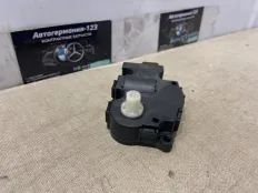 Моторчик привода заслонок Mercedes C180 2012 A2219066900 C204 271.820