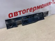 Кронштейн порога BMW 120 2007 51117174400 E87 N46B20B, правый
