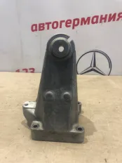Кронштейн двигателя Mercedes C200 2008 A2712231904 W204 271.950, левый